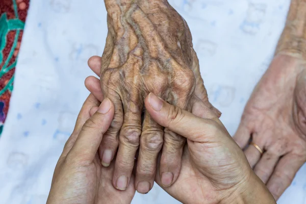 Kadın Kliniği kadın kıdemli dokunmadan el.