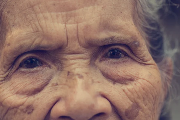 Портрет азіатської старшої жінки: Вінтажний фільтр — стокове фото