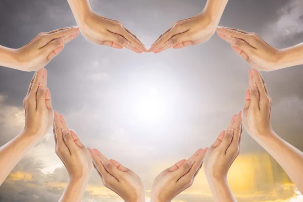 Hands make heart shape — Stock Photo, Image