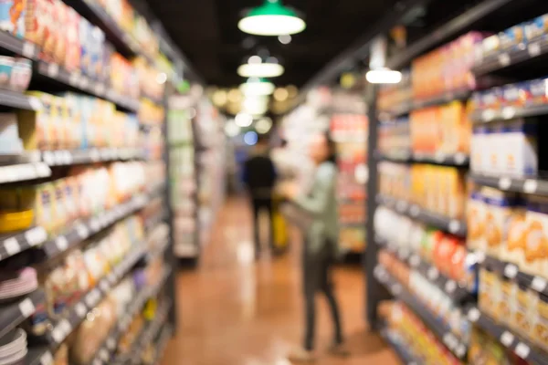 Imagem turva de shopping center e pessoas para uso em segundo plano — Fotografia de Stock