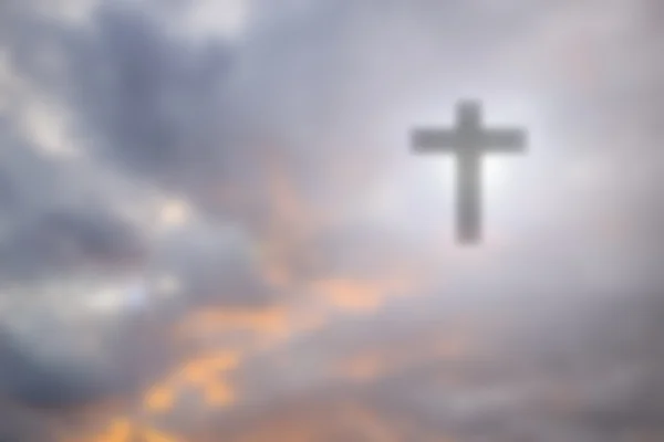 Cruz cristiana en el cielo . — Foto de Stock