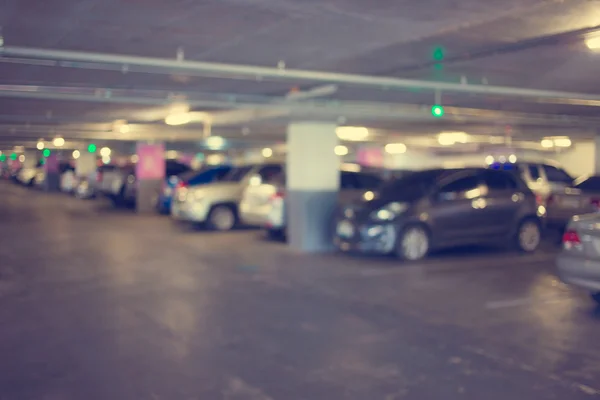 Подземная парковка с автомобилем: винтажный фильтр — стоковое фото