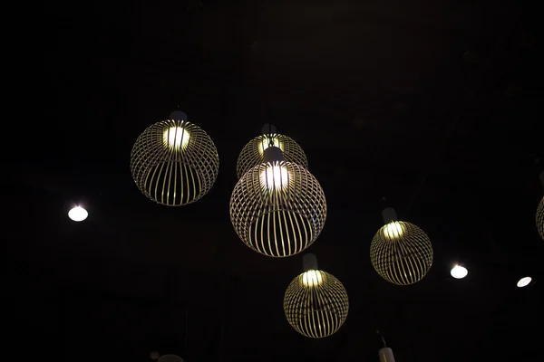 Osvětlení výzdobou. Osvětlovací zařízení. — Stock fotografie