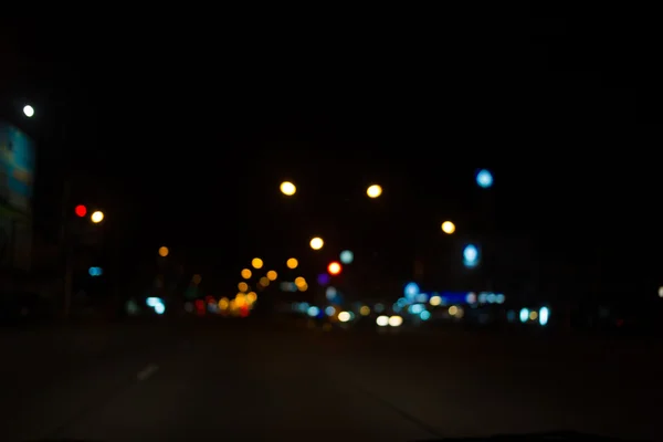 Πόλη, νύχτα φωτός θολούρα bokeh, bokeh φόντο. — Φωτογραφία Αρχείου