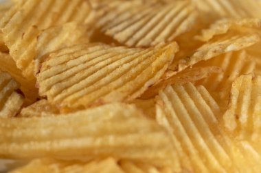 Patates cipsi arka planı, doğal ışık altında çekilmiş.,