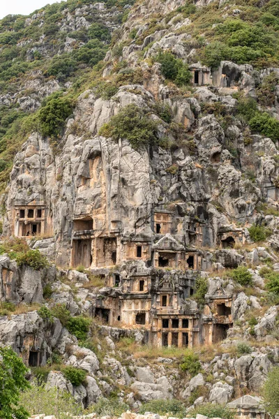 Demre, Myra, Türkiye 'deki antik, kaya kesimli lycian mezarları