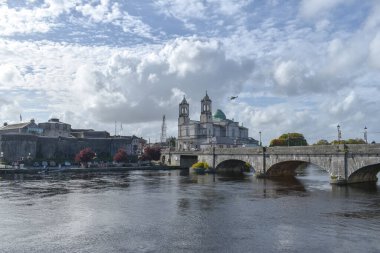 Athlone Town - Athlone Köprüsü ve Shannon Nehri