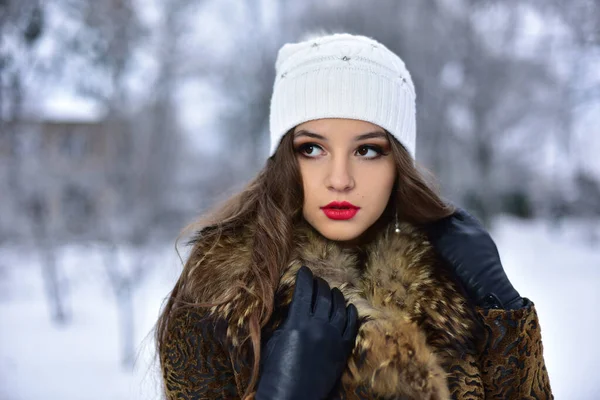 Retrato Cerca Aire Libre Joven Hermosa Niña Feliz Con Sombrero —  Fotos de Stock