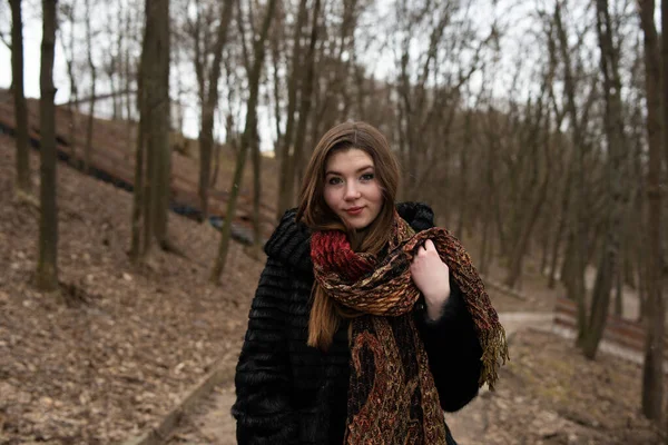 Closeup Retrato Livre Jovem Mulher Bonita Bonita Tempo Frio Inverno — Fotografia de Stock