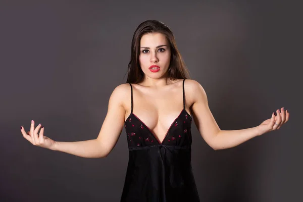 Séduisante Fille Robe Nuit Noire Studio — Photo