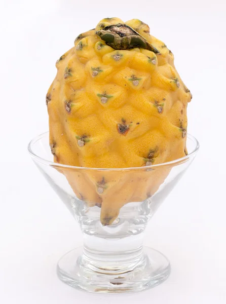 Yellow Pitahaya (Selenicereus megalanthus), Pitaya or Dragon Fruit. Picture taken in Peru. — Stock Photo, Image