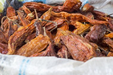 Aji amarillo seco, kurutulmuş sarı biber Peru'dan.