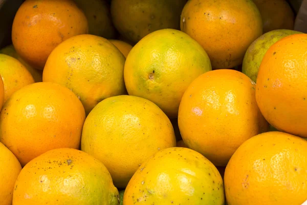 Frutas de naranjas dulces (mineola) en un mercado en Arequipa, Perú — Foto de Stock