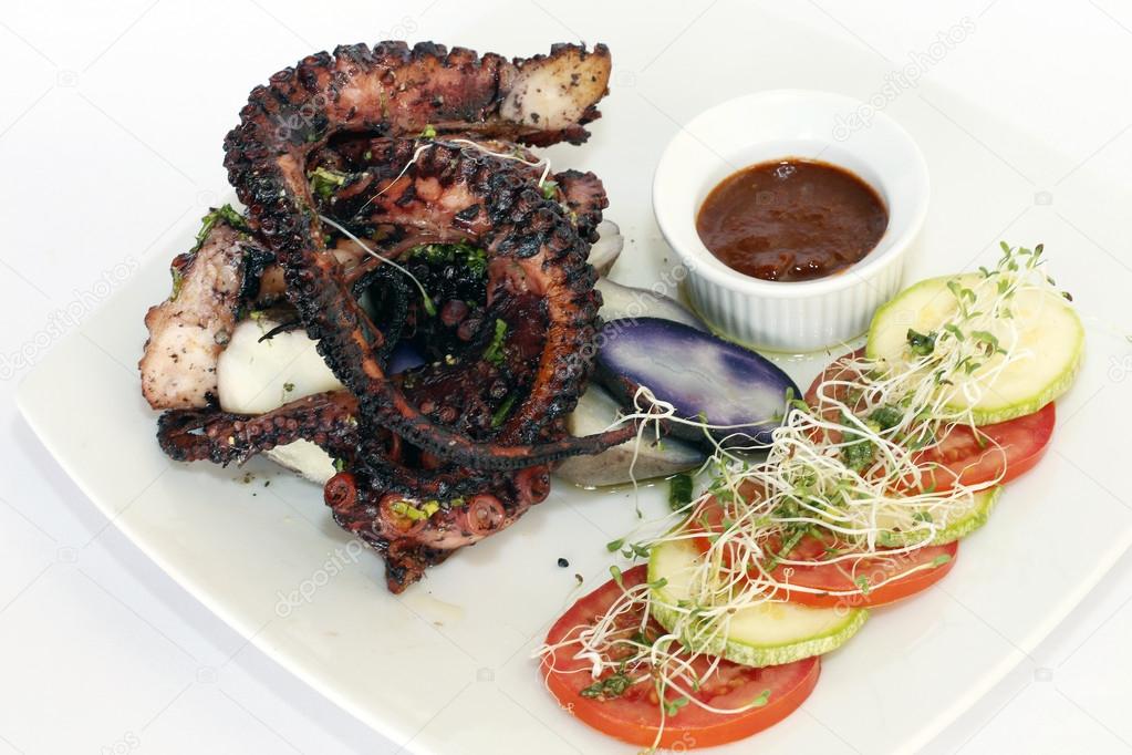 Octopus grilled: peruvian dish served with fresh salad