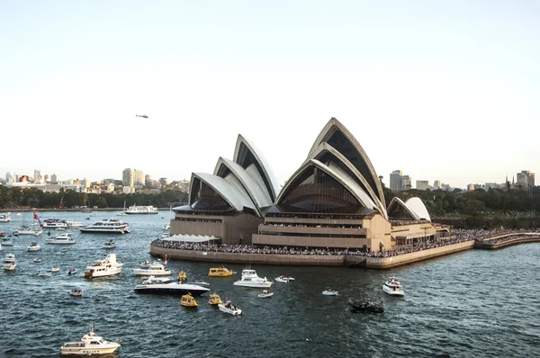 Port w Sydney Opera House - panorama na 19 lutego 2007 r. podczas wizyty w Queen Elizabeth 2 rejs statkiem. — Zdjęcie stockowe