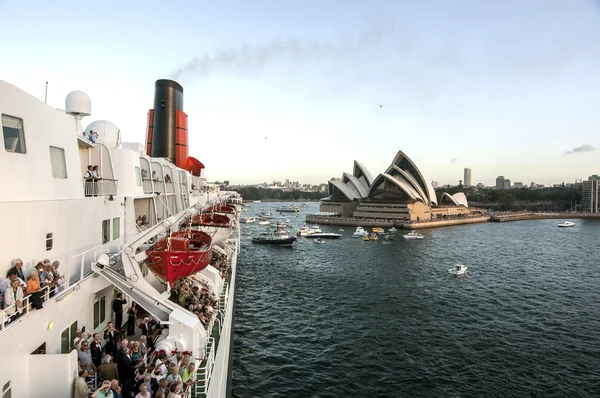 Sydney harbour with QE2 in 2007 — Stock Photo, Image