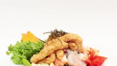 Peru çanak: Cebiche (meze) ve soğan ile 