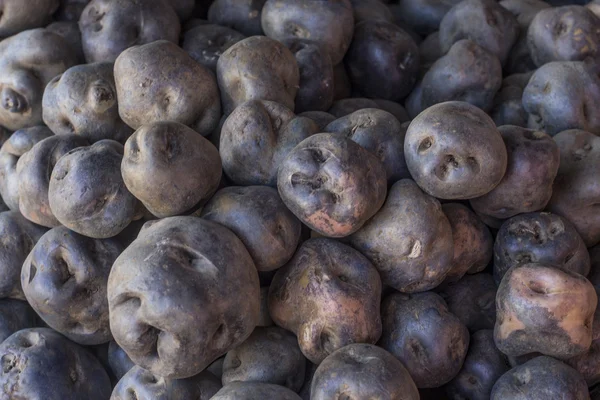 Batatas em um mercado do Peru em Arequipa . — Fotografia de Stock