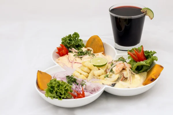 पेरू डिश: चिचा पेय के साथ 3 प्रकार के सेबेच (सेविच) , — स्टॉक फ़ोटो, इमेज