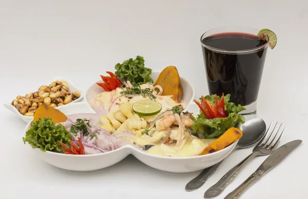 Peru Dish: 3 types of Cebiche (ceviche) with chicha drink, lemon and canchita (fried salty corn). — Stock Photo, Image
