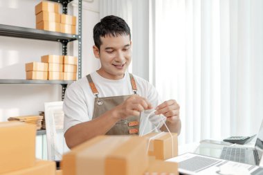 Küresel ticaretteki küçük işletme büyümesini güçlendirmek için ambalaj, lojistik ve dijital perakende stratejilerini birleştirerek modern çevrimiçi iş modelini gösteren bir ticaret girişimidir..