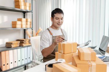 Küresel ticaretteki küçük işletme büyümesini güçlendirmek için ambalaj, lojistik ve dijital perakende stratejilerini birleştirerek modern çevrimiçi iş modelini gösteren bir ticaret girişimidir..