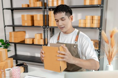 Küresel piyasa başarısı için küçük işletme girişimcileri ekommerce girişimi, çevrimiçi perakende satış, paketleme süreci, dijital dönüşüm ve yenilikçi ticari çözümler sergiliyor.