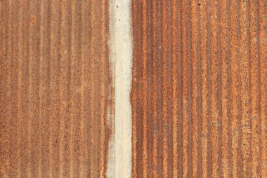 Arka plan için eski çinko vintage duvar dokusu, metal panel üzerindeki paslı desen.