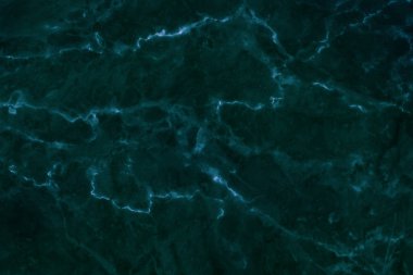 Yeşil zümrüt mermer, pürüzsüz parıltı desenli arka plan, doğal desenli fayans taşı zemininin karşı görüntüsü..