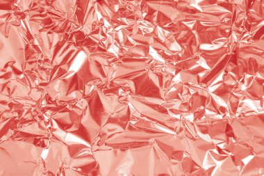Gül sarısı folyo dokusu, buruşuk ve dalgalı pembe ambalaj kağıdı deseni.