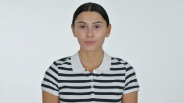 Genç Latin Kadın Uçan Öpücük Veriyor, Beyaz Arkaplan 