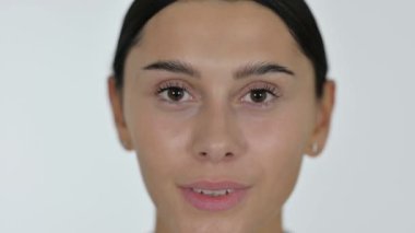 Gülümseyen Latin Kadının Yüzü, Beyaz Arkaplan