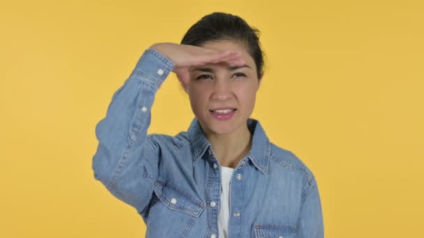 Young Indian Woman Looking Around Searching, Yellow Background — Stock Video