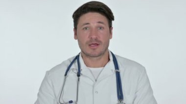 Video Sohbeti: Ciddi Erkek Doktor, Beyaz Arkaplan