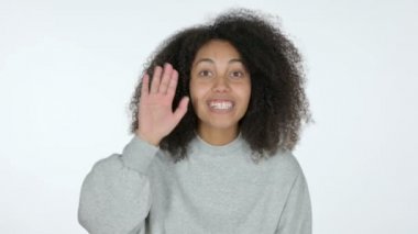 Çevrimiçi Video Sohbeti: Genç Afrikalı Kadın, Beyaz Arkaplan 