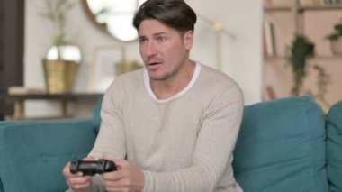 Evde Video Oyunu 'nda Başarılı Orta Çağ Adamı Kazandı 