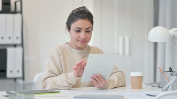 Creative Indian Woman using Tablet, Browsing Internet — Stock video