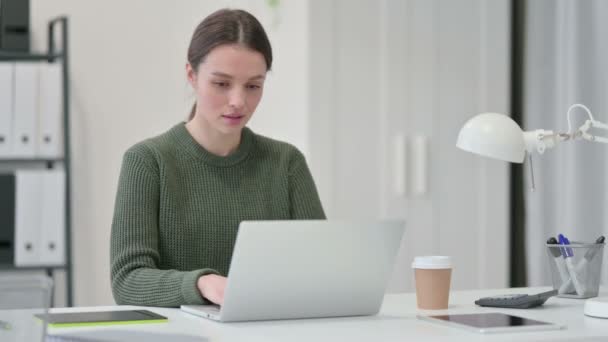 Young Woman with Laptop Pointing at the Camera — Stock Video
