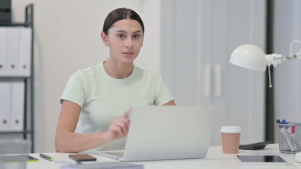 Young Latin Woman with Laptop Shaking Head in Denial — Stock Video