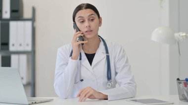 Klinikte Kadın Doktor Konuşuyor