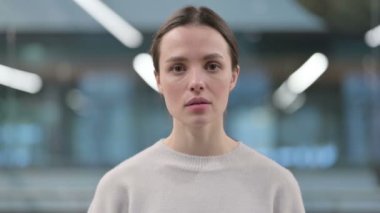 Şok Olmuş, Şaşırmış Kadın Portresi 