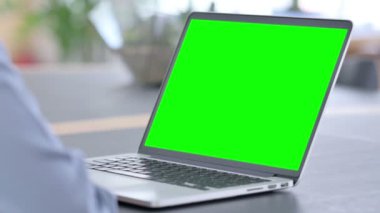 Using Laptop with Green Chroma Key Screen 