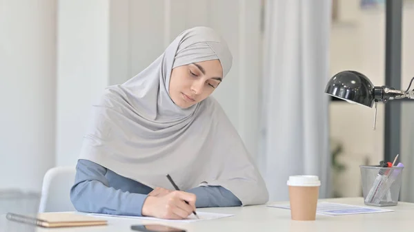 Pensive Young Arab Woman Writing on Paper — Stok Foto