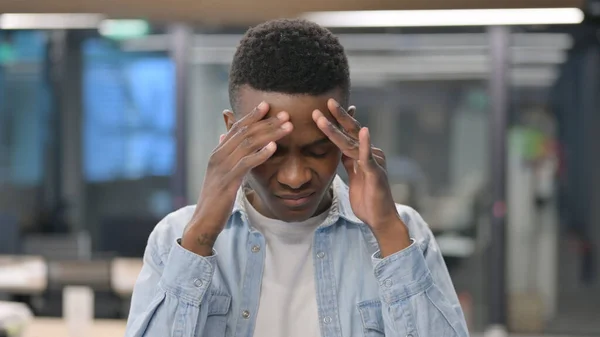 Retrato de Homem Africano Desapontado Reagindo Perda — Fotografia de Stock