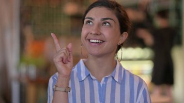 Hintli Kadın Portresi Yeni Bir Fikir Buldu