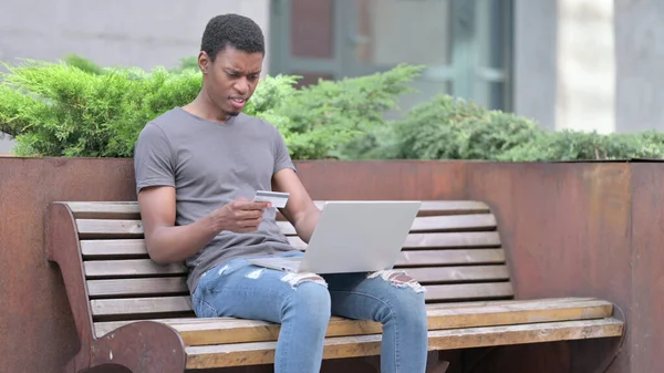 ( 영어 ) Online Payment on Laptop by Young African Man — 스톡 사진