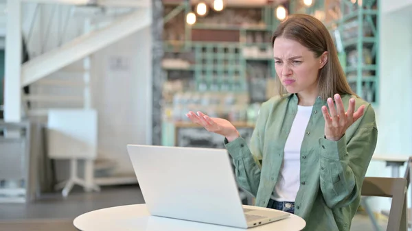 Loss, Woman reacting to Failure on Laptop in Cafe — Stock Photo, Image