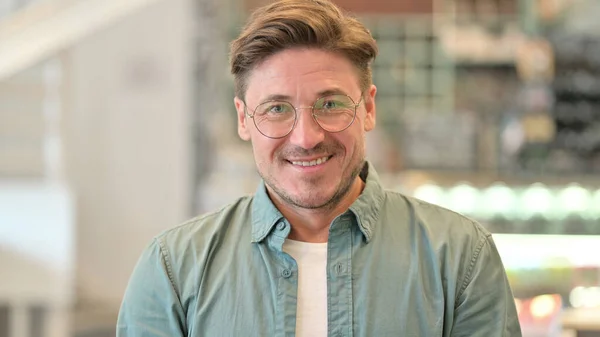 Pozitif Orta Çağ Adamı 'nın Portresi Titreyen Kafa' yla Evet Diyor