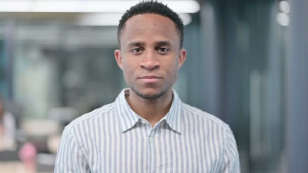 Retrato de No Sign de Empresário Africano por Head Shake — Vídeo de Stock