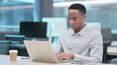 Afrikalı İş Adamından Kafa Sarsıntısı Yok 